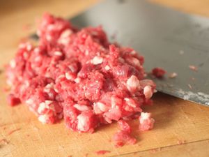 20110401-burger-lab-grinding-primary-chop.jpg