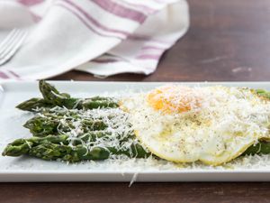 20180405-asparagus-alla-milanese-variations-vicky-wasik-1