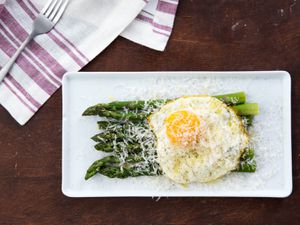 20180405-asparagus-alla-milanese-variations-vicky-wasik-2