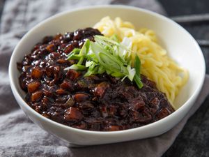 20190403-black-day-jajangmyeon-joel-russo-2