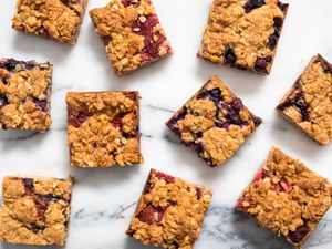 20190429-fruit-oat-bars-vicky-wasik-22