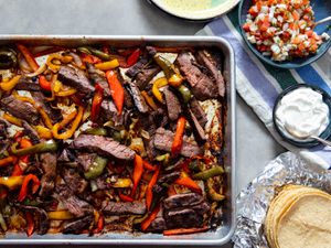 20200106-sheet-pan-skirt-steak-fajitas-vicky-wasik8