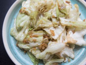 20200825-Galam-Plee-nam-Pla-thai-stir-fried-cabbage-derek-lucci-1