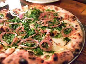 20120208-paulie-gee-vegan-pizza-2.jpg