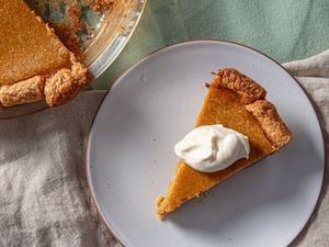 A slice of pumpkin pie on a plate.