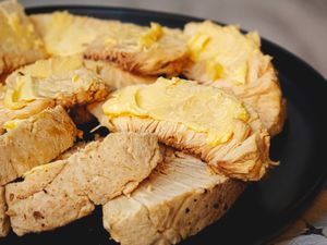 Side view of roaster breadfruit