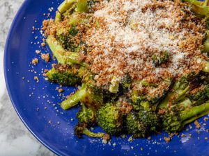 Side view of Caesar breadcrumb broccoli