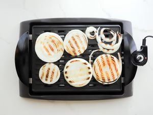 grilled onions on the zojirushi grill 