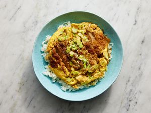 Overhead view of katsudon 